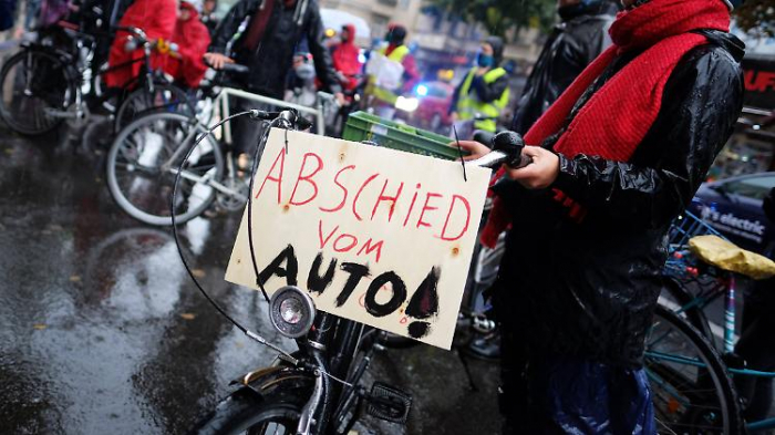 Initiative fordert nur noch 12 Fahrten pro Jahr