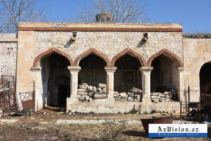   FOTOS  vom Palast von Panahali Chan und vom Imaret-Friedhof im befreiten Aghdam 