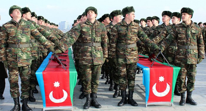 Azerbaijani parliament discusses amendment to law on military service