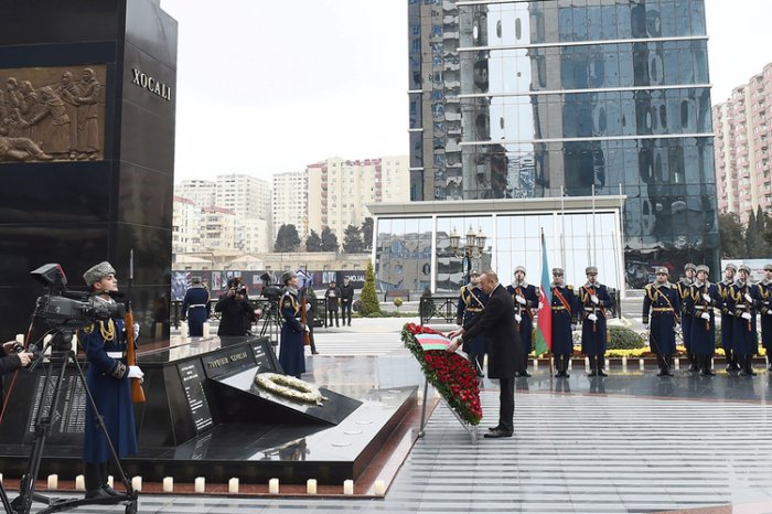   Presidente Ilham Aliyev visita el monumento "Clamor de la Madre"  