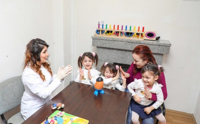  Heydər Əliyev Fondunun dəstəyilə eşitmə qüsurlu şəxslər əməliyyat olundu 