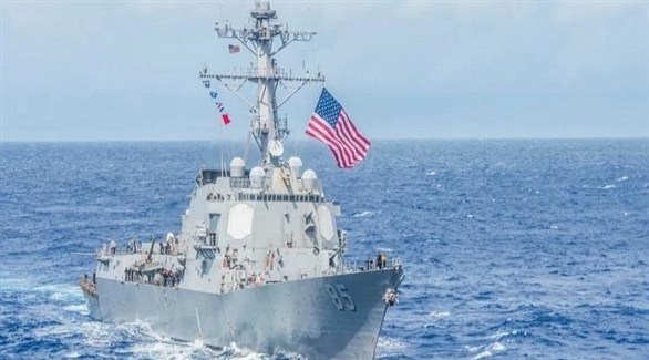 سفينة أمريكية تبحر بالقرب من الصين