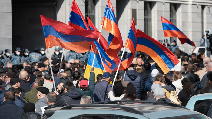   احتشدت المعارضة الأرمينية في مسيرة  