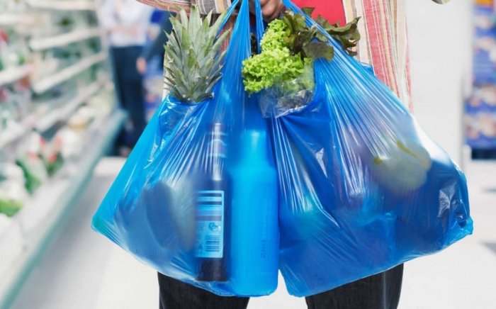    Marketlərdə polietilen torbalar pulla veriləcək     
