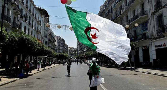  رئيس حزب جزائري: نواجه تحديات كبرى ونتعرض لمؤامرات بعضها ينفذ بأياد داخلية