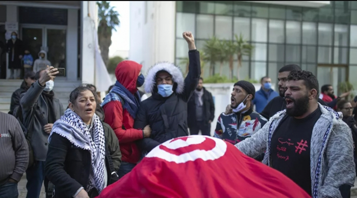 رئيس كتلة النهضة بالبرلمان التونسي: سننزل إلى الشارع