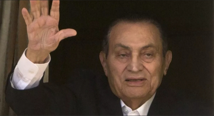 في الذكرى السنوية الأولى لوفاة حسني مبارك.. دبلوماسي سابق: إرثه يستمر في مصر