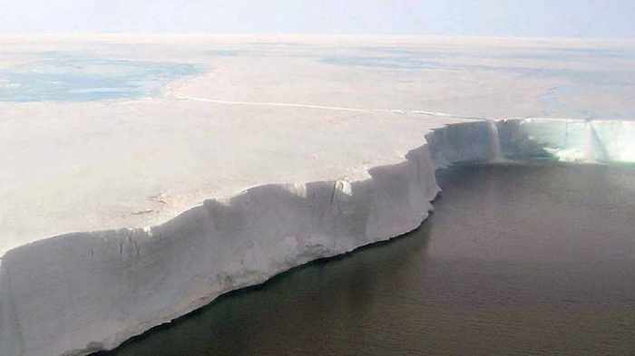 Enormer Eisberg im Südatlantik bricht weiter auseinander