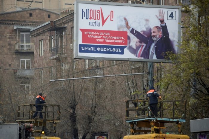  Paşinyanın nüfuzu xeyli aşağı düşüb 