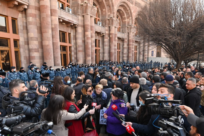   Relatives of missing Armenian soldiers hold another protest rally  