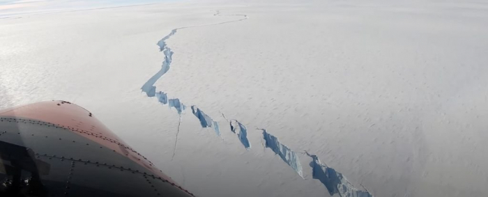 Mega iceberg about the size of Los Angeles just broke off from an Antarctic ice shelf