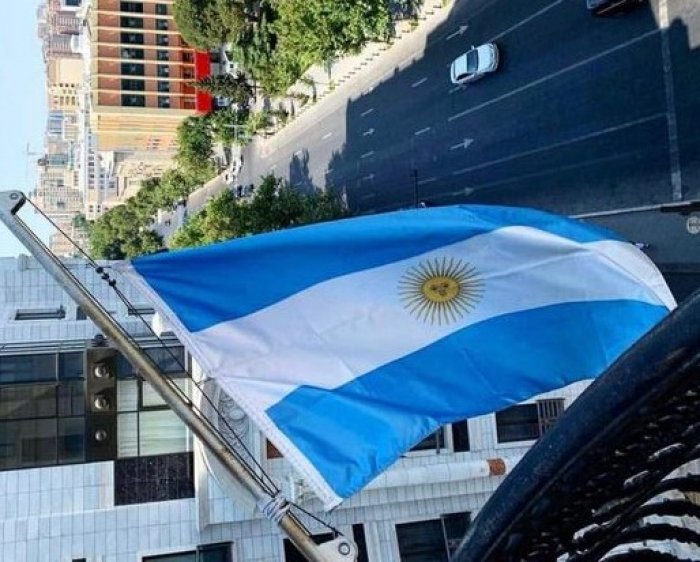 Argentinanın Bakıdakı səfirliyində bayraq endirildi 
