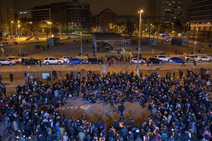 Barcelona vive con menor tensión su sexta noche de protestas por el encarcelamiento de Hasél