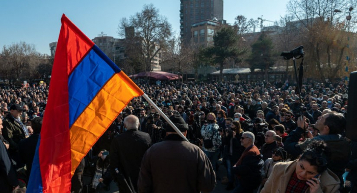  Ermənilərin çoxu məğlubiyyətə görə Sarkisyanı günahlandırır -  SORĞU  