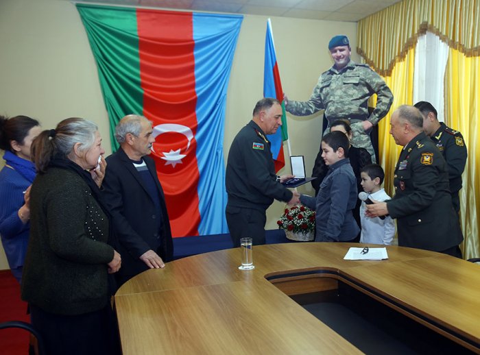    “NATO-nun Ləyaqətli Xidmət Medalı” şəhidin ailəsinə təqdim edildi -    VİDEO      