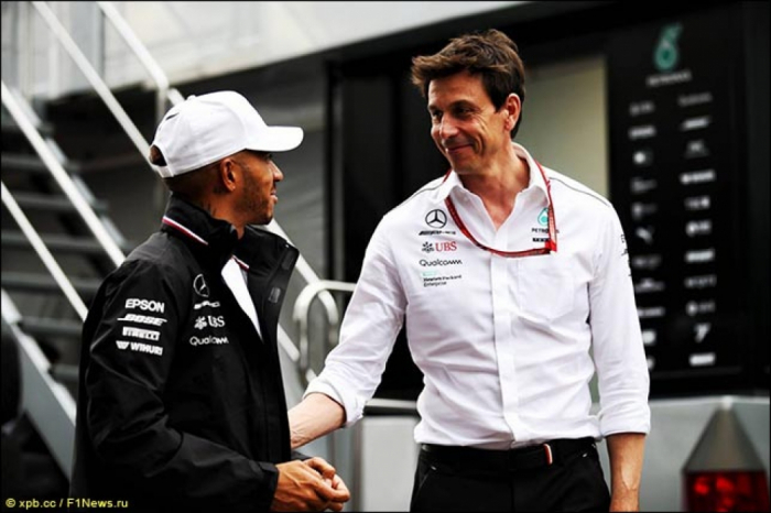 El británico Lewis Hamilton renueva una temporada con Mercedes  