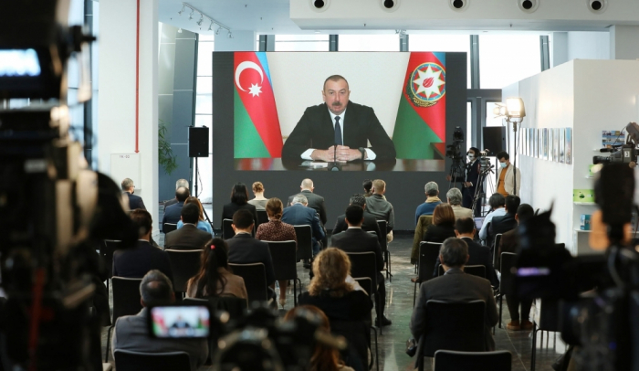   En la rueda de prensa de más de 4 horas, el presidente Ilham Aliyev respondió a casi 50 preguntas  
