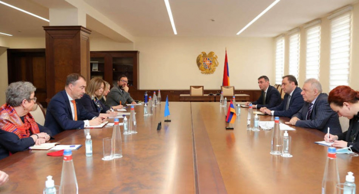  ممثل الاتحاد الأوروبي يناقش قضية كاراباخ في يريفان 