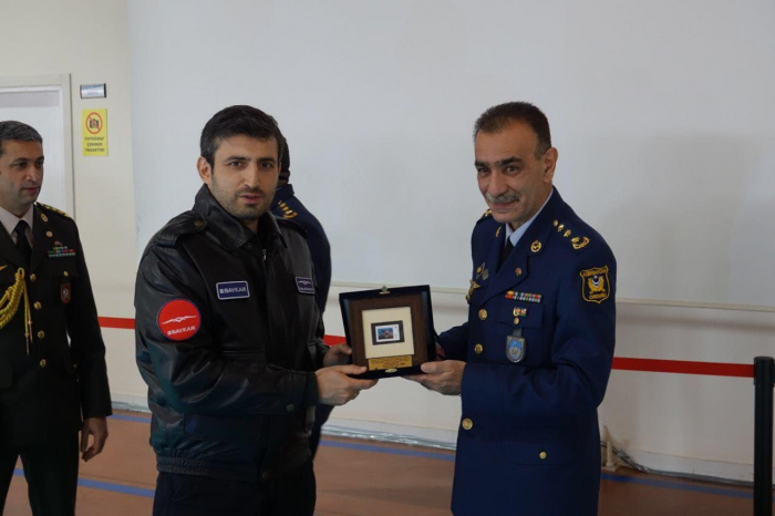 Səlcuq Bayraqdar hərbçilərimizə sertifikat verdi -    FOTOLAR