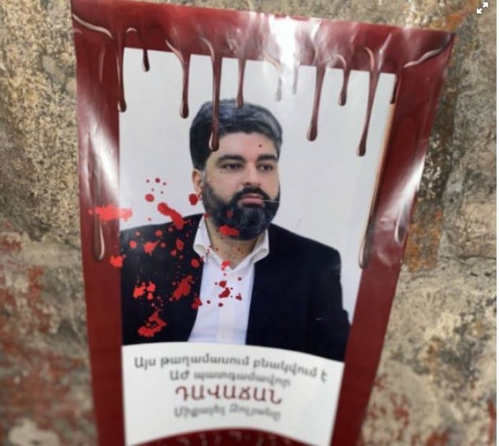  Erməni deputatların şəkilləri zibil qablarına vuruldu -  FOTO  