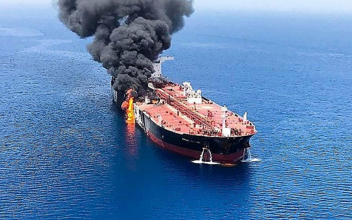    İran İsrail gəmisini raketlə vurdu   