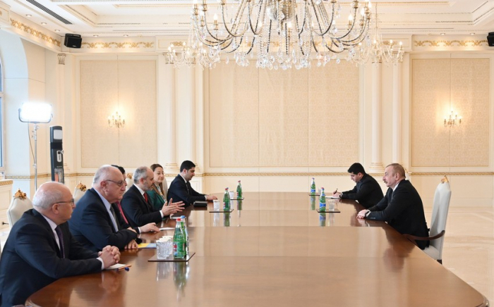  Le président Ilham Aliyev a reçu une délégation du parlement turc 