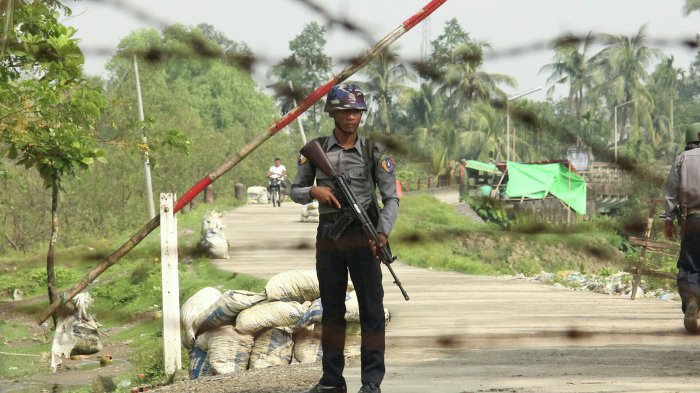Myanmada Amerika Mədəniyyət Mərkəzi atəşə tutuldu