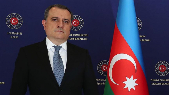  "Estamos comprometidos con establecer un futuro mejor" -  Jeyhun Bayramov  