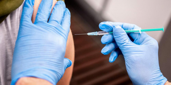 Covid-19 au Royaume-Uni: plus de 20 millions de personnes ont déjà reçu une première dose de vaccin 