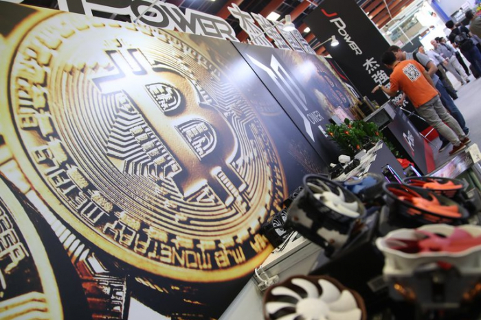 Por temores sobre el futuro del Bitcoin, el mercado de criptomonedas perdió USD 400.000 millones