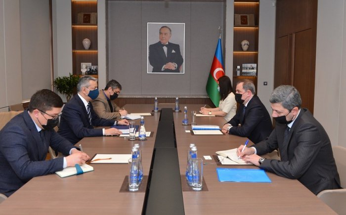 Azerbaijani foreign minister receives Uzbek envoy