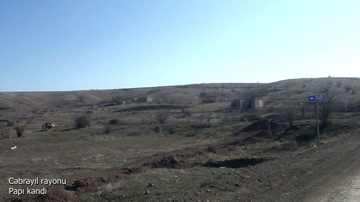   El Ministerio de Defensa presenta imágenes de la aldea de Papi del distrito de Jabrayil  