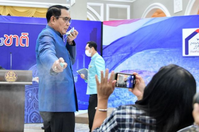  Thai PM sprays sanitiser on reporters -  NO COMMENT  