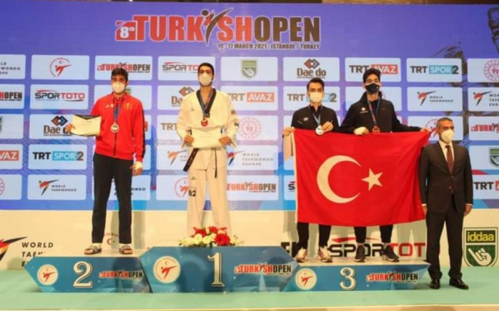 Taekwondista azerbaiyano gana la medalla de oro