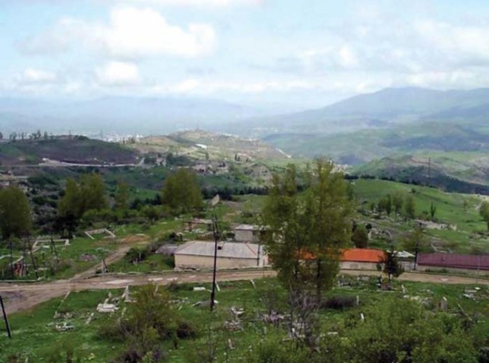  30 familias de desplazados internos regresan a sus hogares destruidos en la primera guerra de Karabaj 