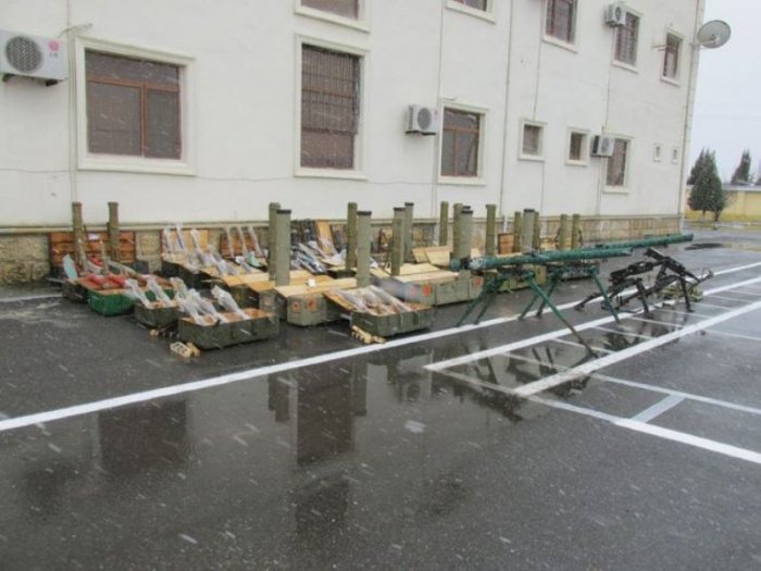   Se encuentran armas y municiones dejadas por los armenios en Fuzuli  