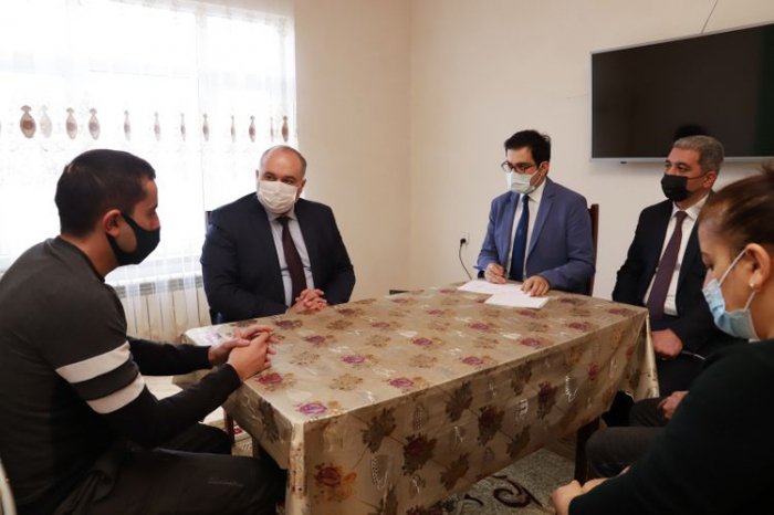 Daha bir qaziyə Prezident təqaüdü kartı verilib