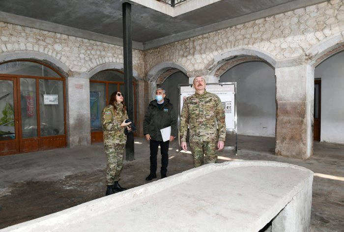   Prezident xanımı ilə Şuşadakı Karvansaray kompleksində -  FOTOLAR    