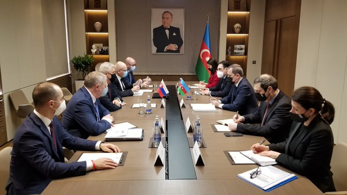 Azerbaijani FM meets his Slovak counterpart