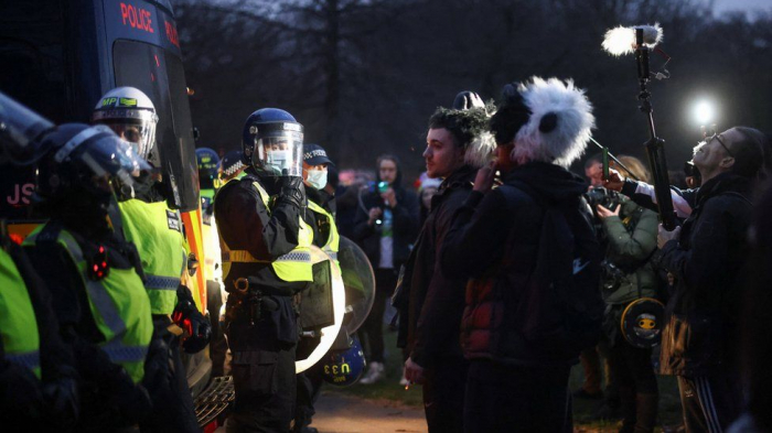 Covid: Arrests at anti-lockdown protests in London
