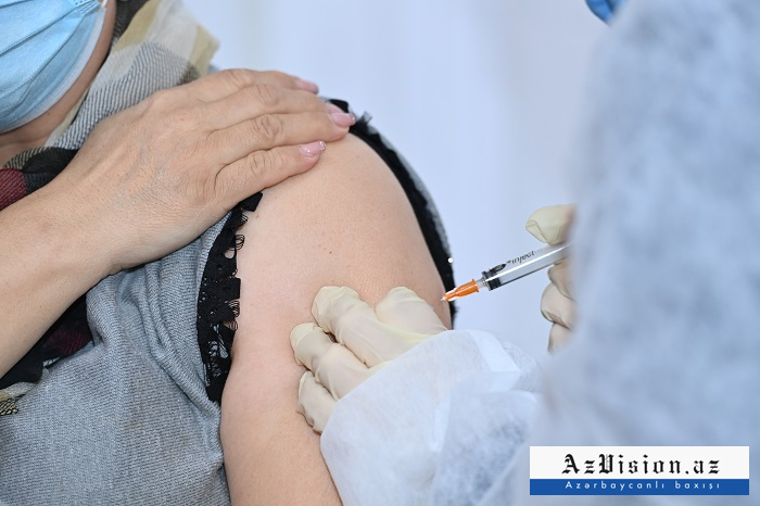 Azerbaijan launches COVID-19 vaccination for over-40s