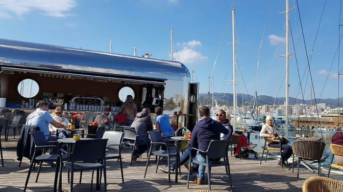 Mallorca schließt Innenräume von Gaststätten