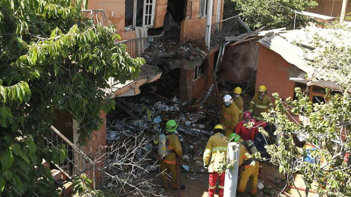 Militärjet stürzt in Bolivien auf Wohnhaus ab