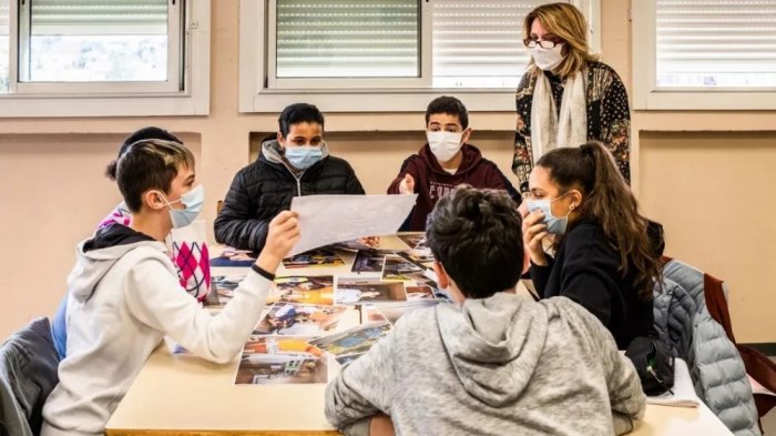 Fransa məktəblərində koronavirus sürətlə yayılır