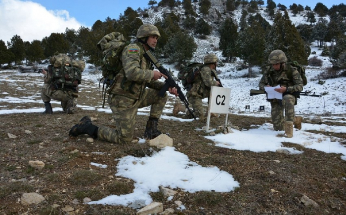   Aserbaidschanische Fallschirmjäger werden in der Türkei ausgebildet -   FOTO    