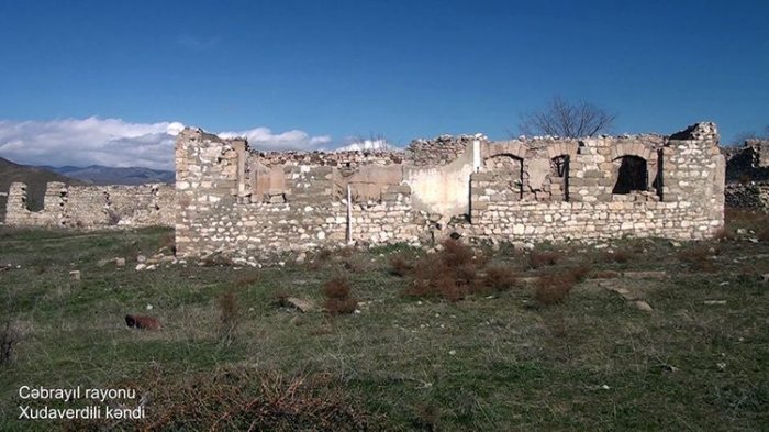   El Ministerio de Defensa emite   el video   del pueblo de Judaverdili de Jabrayil  