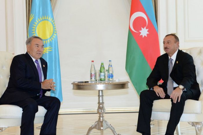   Nazarbayev felicita a Ilham Aliyev con motivo de la Victoria  