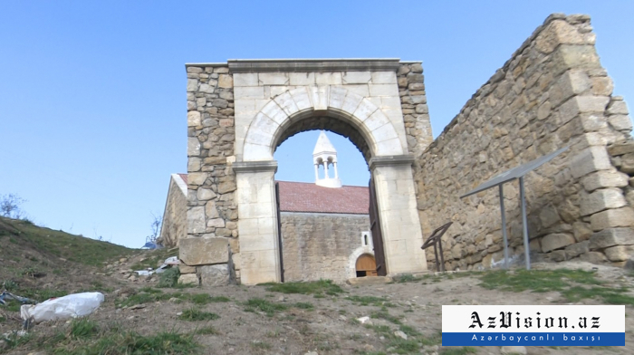 Falsification arménienne dans un ancien temple albanien -  PHOTOS  