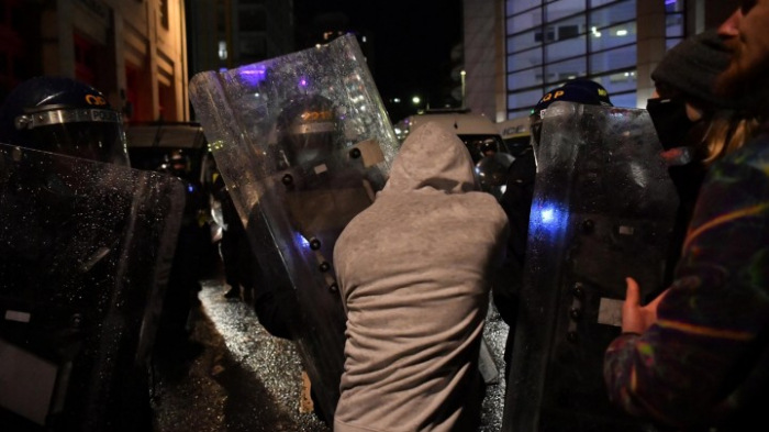 Proteste gegen Polizeigesetz schlagen in Bristol erneut in Gewalt um