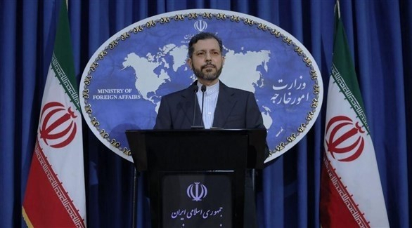 إيران تطالب أمريكا برفع العقوبات
